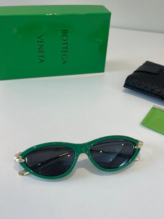 Bottega Veneta Retro Cat-Eye Green Sunglasses with Metal Knot Detail